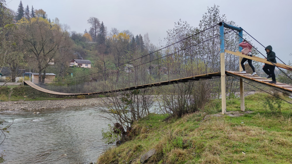 Пішохідний міст через Черемош