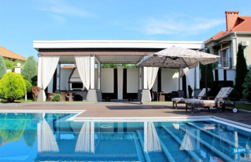 Дома и апартаменты с бассейном