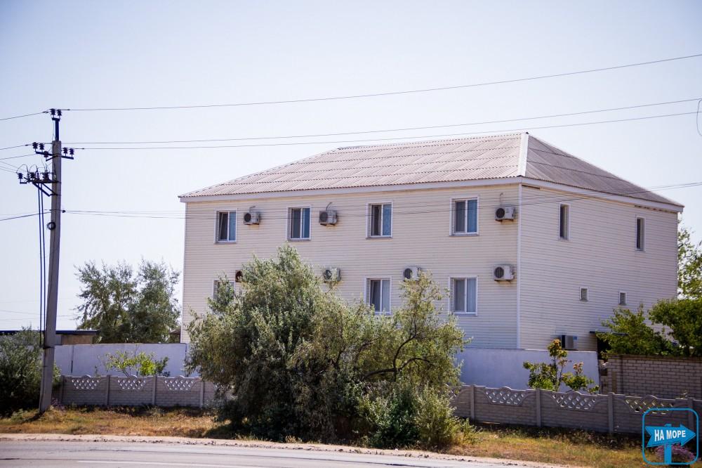 "Азовська 118" садиба