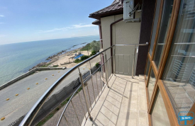 LUX с видом на море