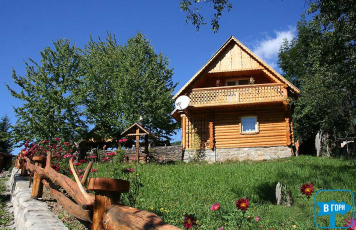 Садиба У ПЕТРІВНИ