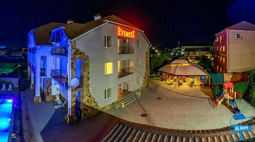 Отель "Эверест"