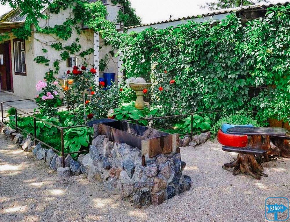 Гостевой двор "Море Арабат 46"