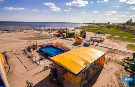 Водні атракціони на дитячому пляжі